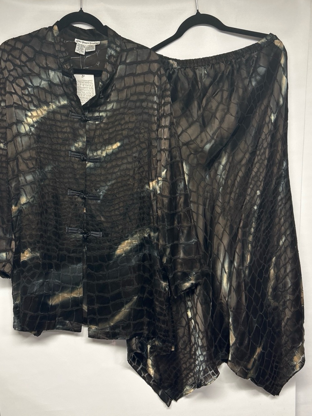 Silk Jacquard Cropped Mandarin Collar Jacket and Skirt Set - Black Croc Print
